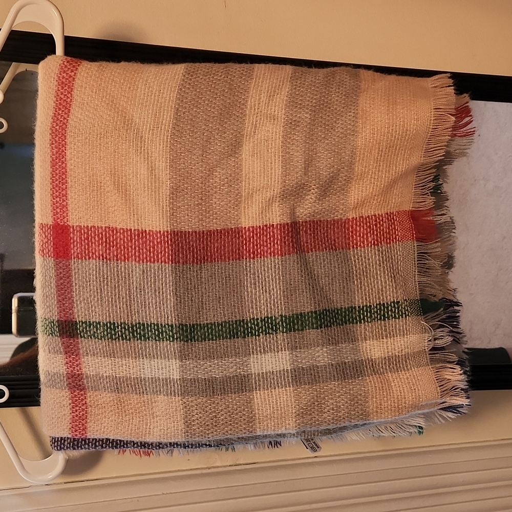 Long scarf, 2 Years old . Only used 2x in the passed 2 Years